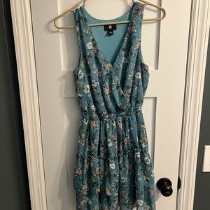 Pretty floral V neck short dress. Never worn
